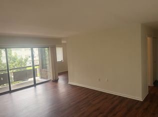 2842 Dover Ln #304, Falls Church, VA 22042