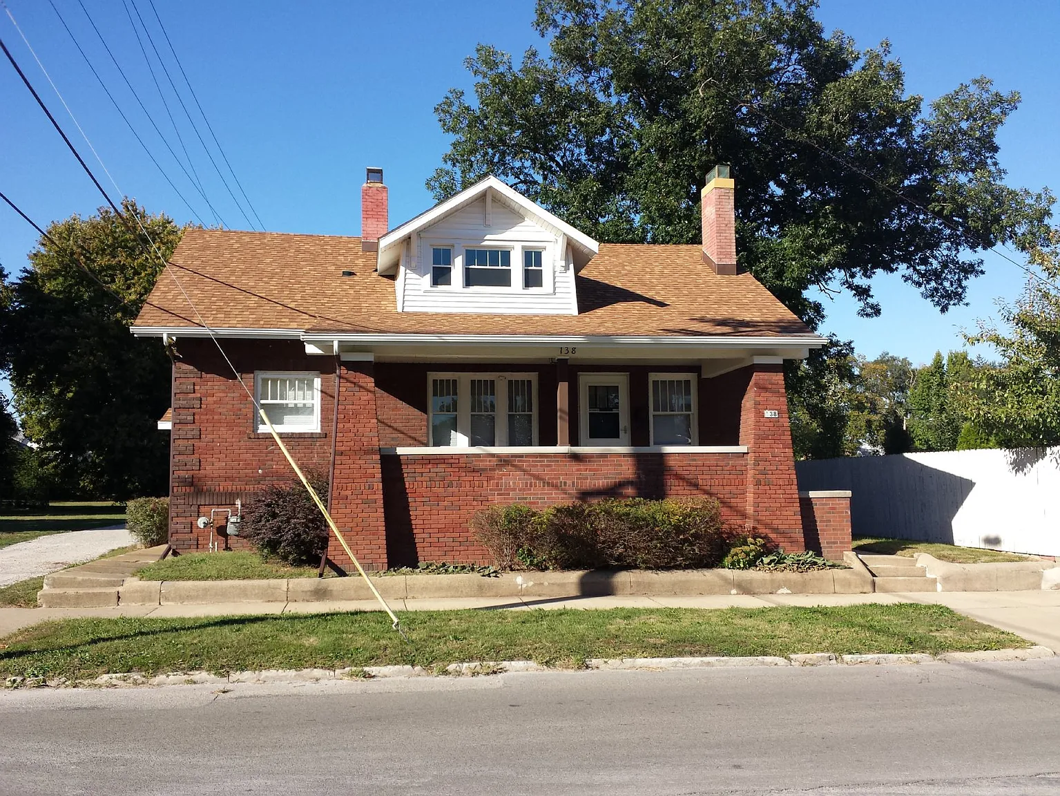 138 E Division St photo 1