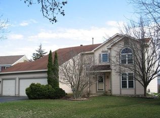 822 Brandt Dr, Lake In The Hills, IL 60156
