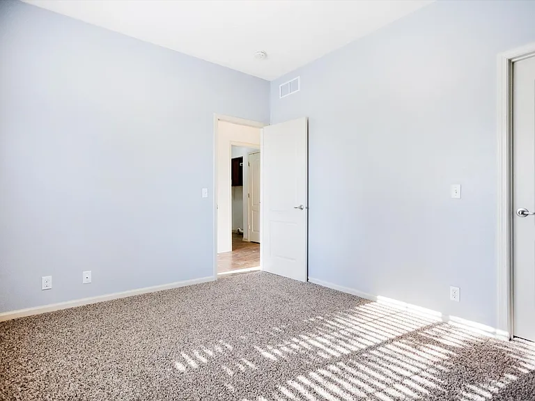13510 S 14th Cir — Photo 18