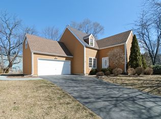 327 Seafarer Dr, Grayslake, IL 60030