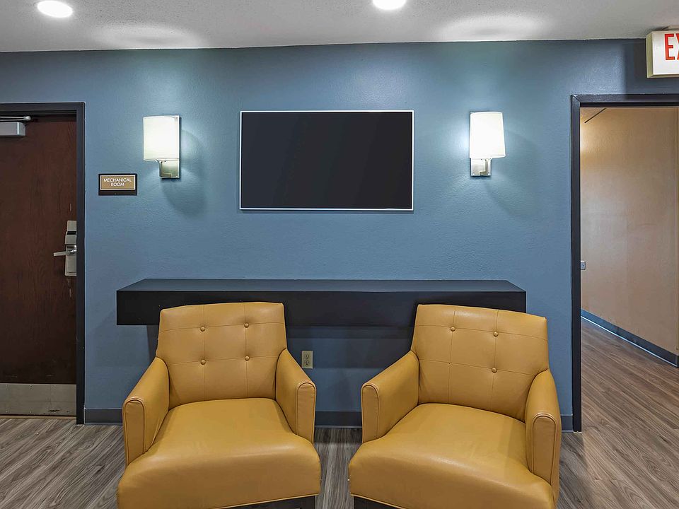 Lobby and Guest Check-in