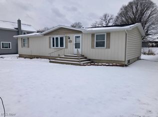 1456 Roanoke Ave, Uhrichsville, OH 44683