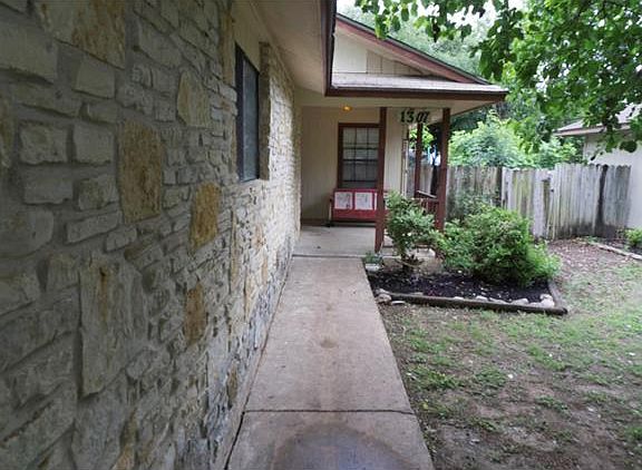 4th image of 1307 Wayne Dr