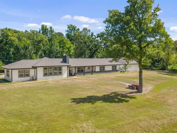 406 E 2nd St, Corrigan, TX 75939