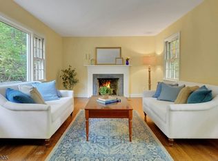 39 Lookout Rd, Mountain Lakes, NJ 07046