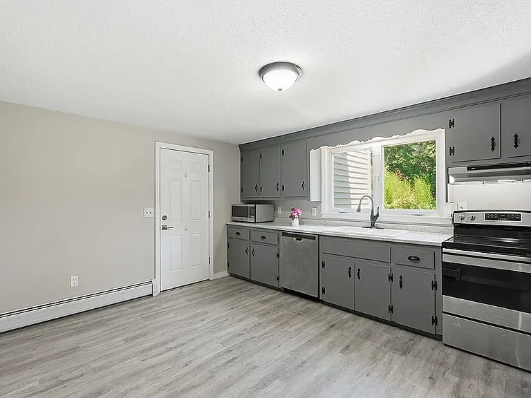 1107 N Pleasant St — Photo 12
