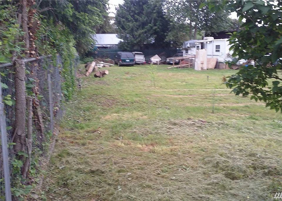 2nd image of 2429 S 135th St