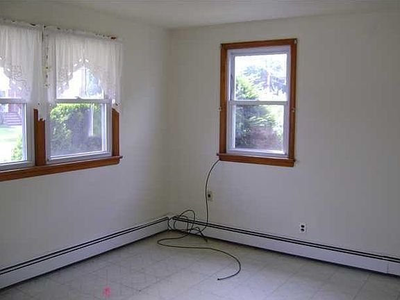 4th image of 213 Jefferson Ave