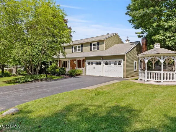 9 Pheasant Ridge Drive, Loudonville, NY 12211