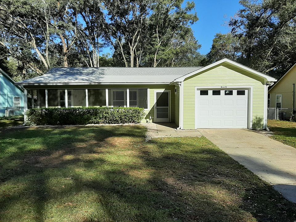 Front of house facing East on Olde Post Road