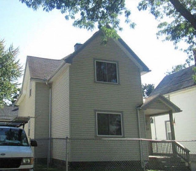 2nd image of 1337 W 87th St