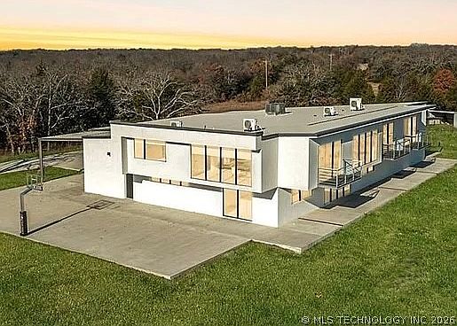 3rd image of 546 Mockingbird Rd