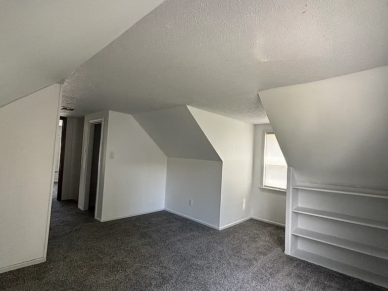 196 S Point Dr — Photo 13