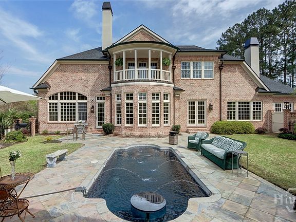 4th image of 135 Puttenham Crossing