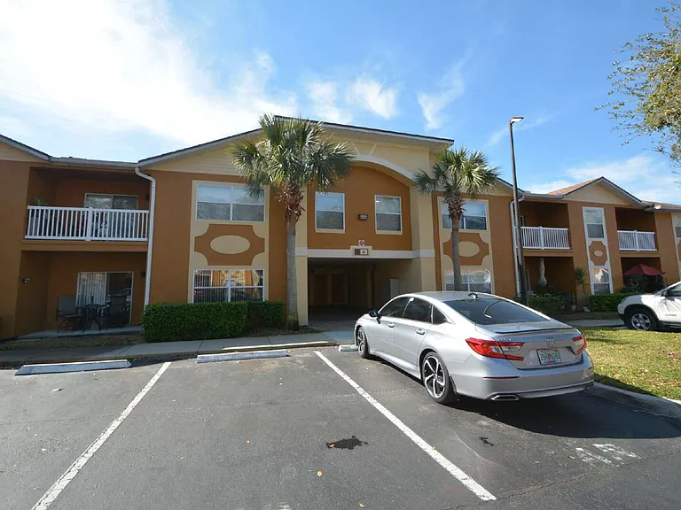 4600 E Moody Blvd #4H — Photo 2