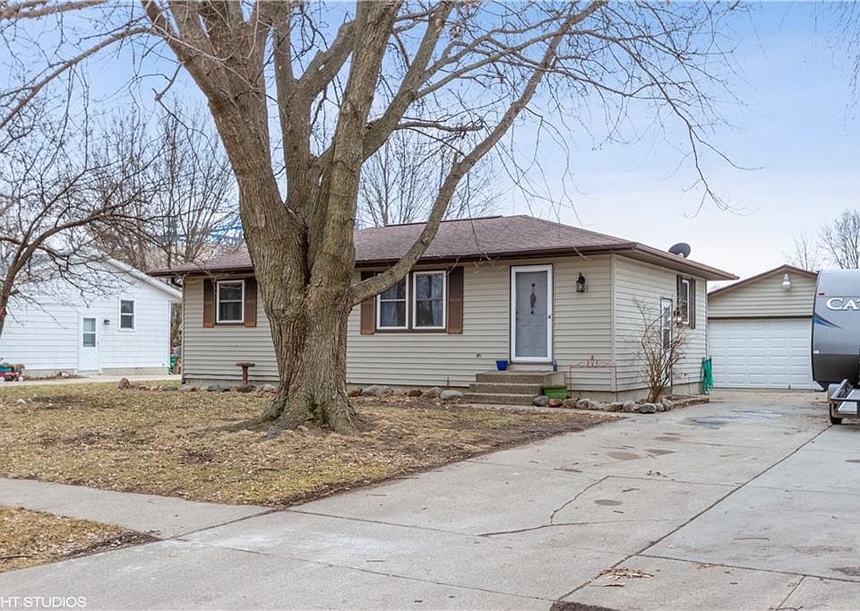 1st image of 109 4th St NE