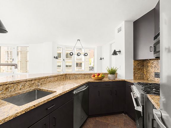 4th image of 295 Greenwich St #8/9H