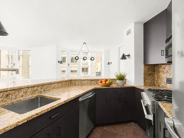 295 Greenwich St #8/9H — Photo 4