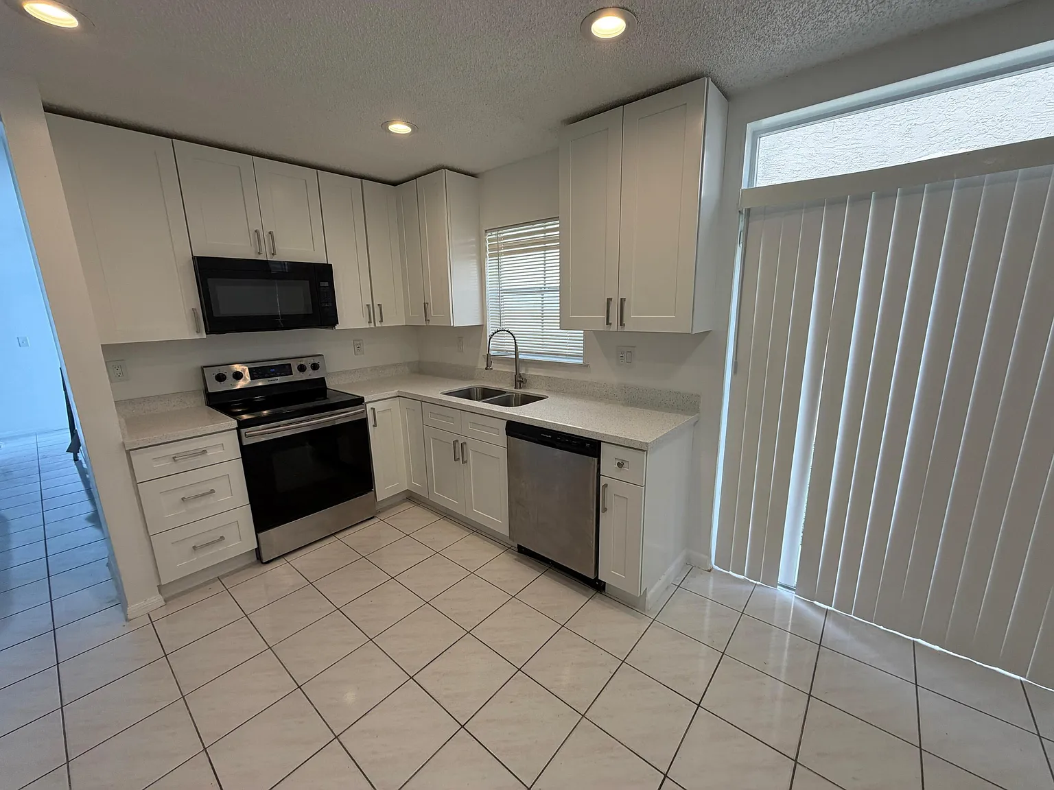 3 bed, 2.0 bath, 1764 sqft, $3,500 — Photo 3