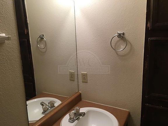 2nd image of 2107 Robert E Lee Dr APT D