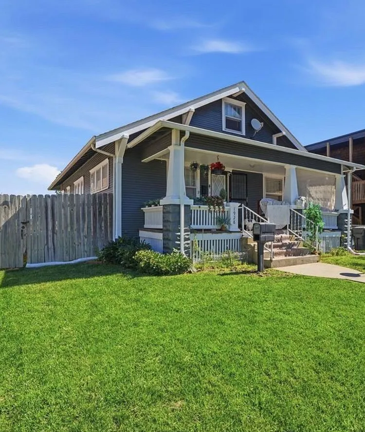 3 bed, 1.5 bath, 1694 sqft, $1,800 — Photo 2