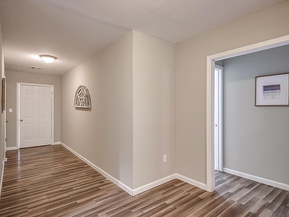 3rd image of 558 SE Elmhurst Ave
