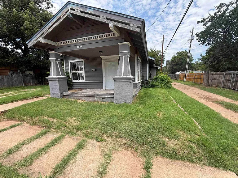 2206 Avenue E — Photo 10