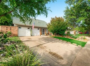 522 Greenbrook Ln, Grand Prairie, TX 75052