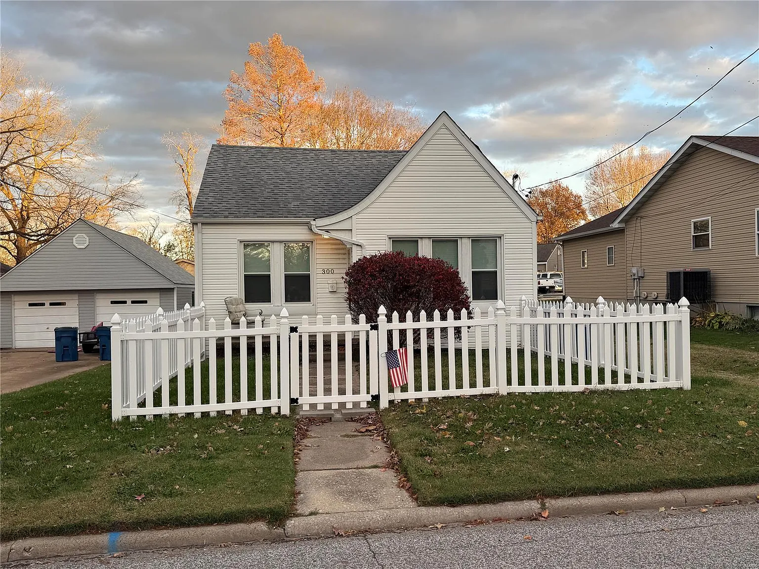 300 Collinsville Ave photo 1