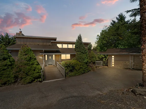 1459 Highcrest Dr, Medford, OR 97504