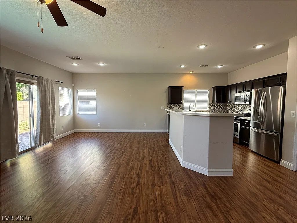 3 bed, 2.0 bath, 1622 sqft, $2,300 — Photo 4
