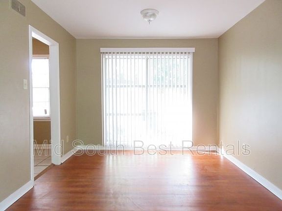 4th image of 3523 Hallbrook St