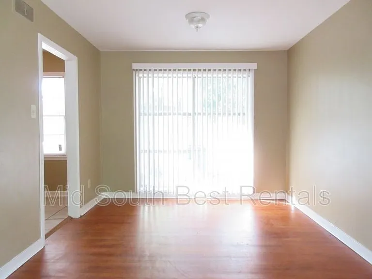 3523 Hallbrook St — Photo 3