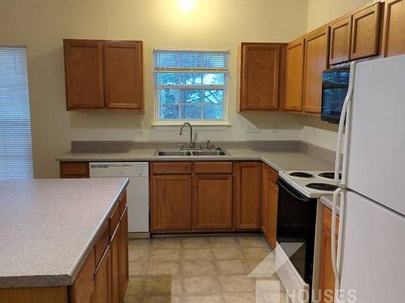 5th image of 304 Canewood Pl