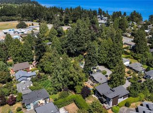 5186 Sapphire Rd, Saanich, BC V8Y 2H7