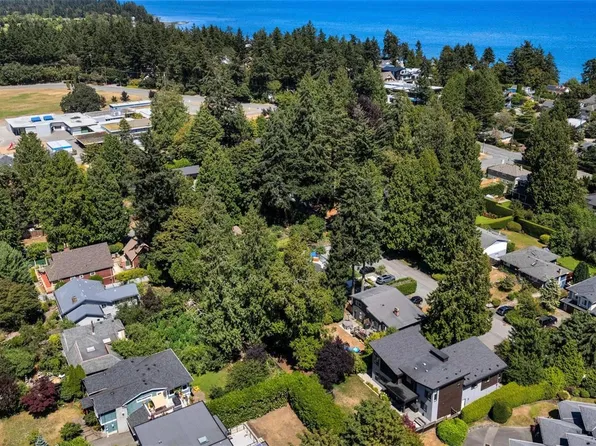 5186 Sapphire Rd, Saanich, BC V8Y 2H7