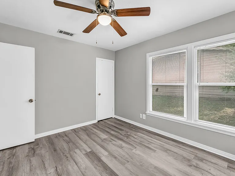 1220 S Lamar St — Photo 13