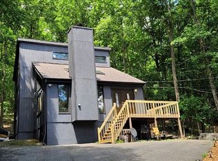 6057 Decker Rd, Bushkill, PA 18324