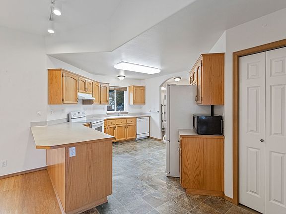 4th image of 2067 SW Rosario Pl