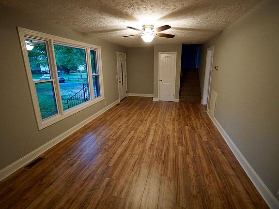 4th image of 1215 Parkview Ter