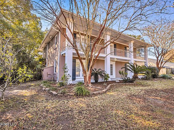 2nd image of 20 Villa Cove Dr