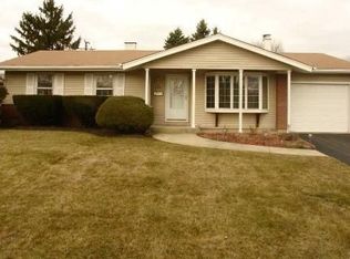 746 Penrith Ave, Elk Grove Village, IL 60007