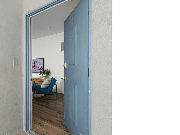 3rd image of 837 10th St APT 10