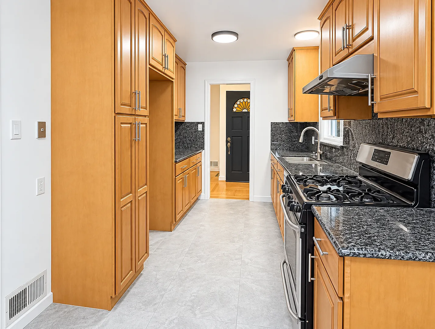 Spacious 3BR/2BA El Cerrito, CA Home with Hardwood Floors, Private Yard & Garage — Photo 2