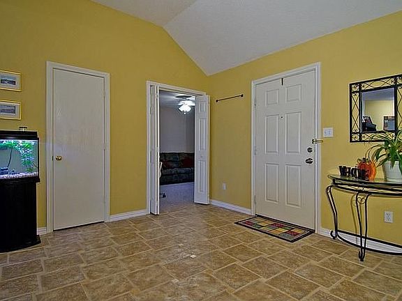 2nd image of 2305 Cross Timbers Dr