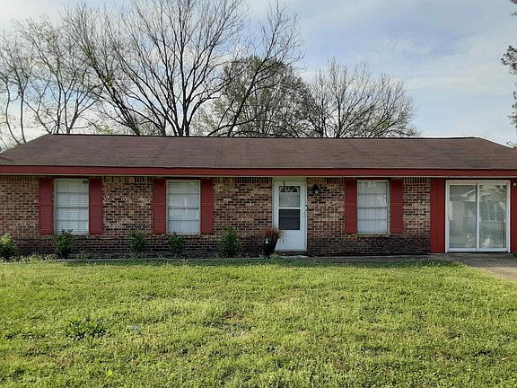 2nd image of 32 Carriage House Rd SW