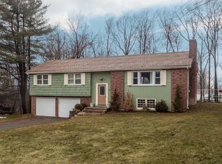 39 Mapleridge Dr, Torrington, CT 06790