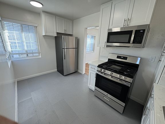 4th image of 5058-68 Santa Monica Ave #5062.5