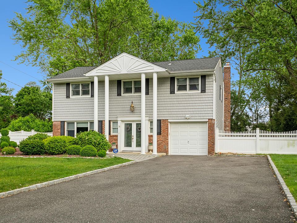 1st image of 19 Holly Dr